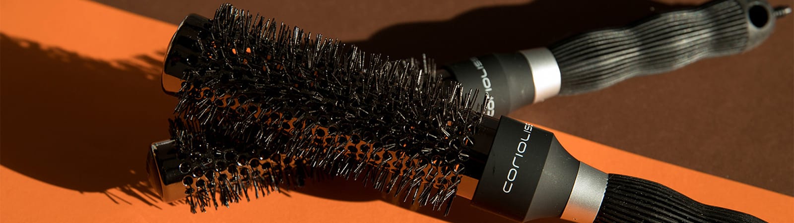 צילום קמפיין רשמי של Corioliss The Brush Titanium
